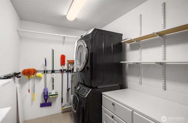 431 Airport Way SW, Mattawa, WA 99349 - laundry room with estacked washer and dryer and tile patterned floors