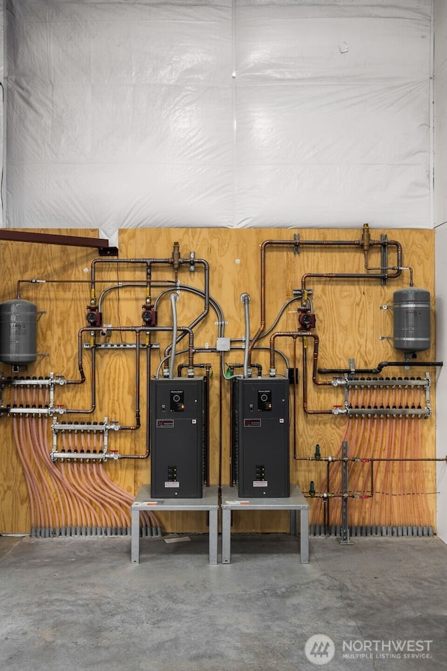 431 Airport Way SW, Mattawa, WA 99349 - utility room featuring water heater