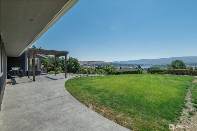 3418 Mari Lane Dr, Wenatchee, WA 98801 - view of grassy yard with a patio, a mountain view, and a pergola