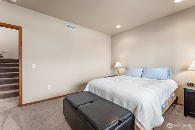 582 Lower Daniels Dr, East Wenatchee, WA 98802 - bedroom featuring light carpet and recessed lighting