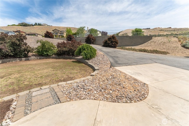 582 Lower Daniels Dr, East Wenatchee, WA 98802 - view of yard with a residential view