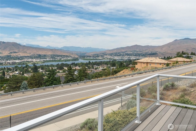 582 Lower Daniels Dr, East Wenatchee, WA 98802 - view of mountain backdrop with a nearby body of water