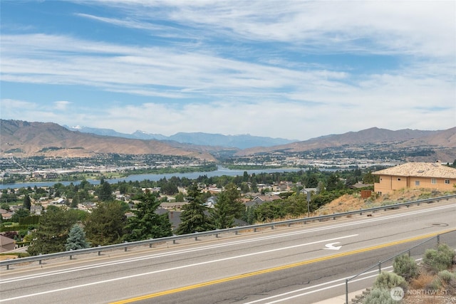 582 Lower Daniels Dr, East Wenatchee, WA 98802 - view of mountain background with a nearby body of water