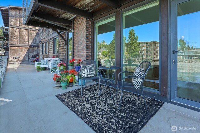 3717 Beach Dr SW Unit 113, Seattle, WA 98116 - view of patio / terrace