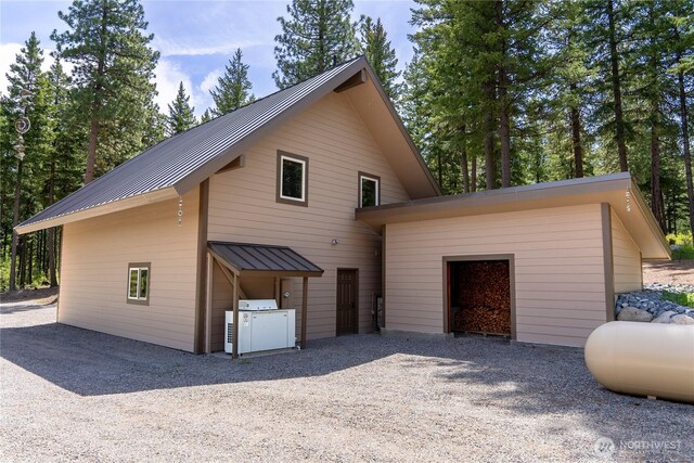 65 Fiddlers Rd, Winthrop, WA 98862 - view of front of house with a metal roof and washer / clothes dryer