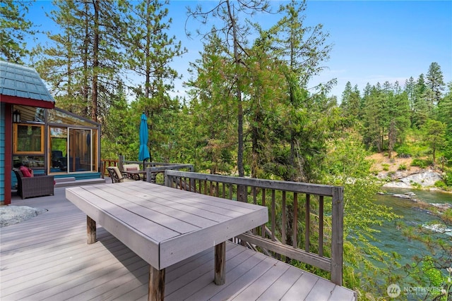 11358 River Bend Dr, Leavenworth, WA 98826 - deck with outdoor dining area and a sunroom