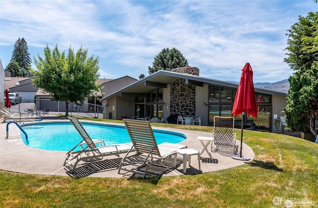 225 NE 19th St Unit 24, East Wenatchee, WA 98802 - view of pool featuring a lawn and a patio