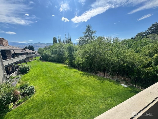 225 NE 19th St Unit 24, East Wenatchee, WA 98802 - view of yard with a mountain view
