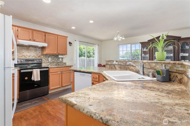 1339 Spruce St, Lynden, WA 98264 - kitchen featuring stainless steel electric range, dishwasher, under cabinet range hood, light wood finished floors, and recessed lighting