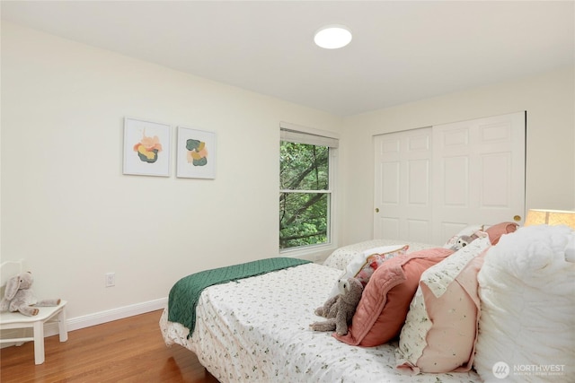 10435 NE 135th Pl, Kirkland, WA 98034 - bedroom with wood finished floors and a closet