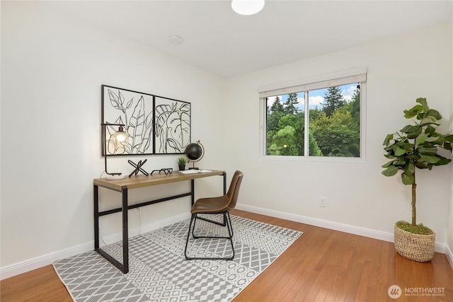 10435 NE 135th Pl, Kirkland, WA 98034 - office space with wood finished floors and baseboards