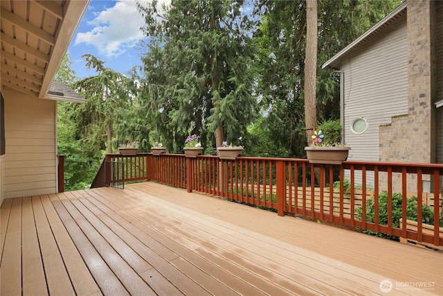 10435 NE 135th Pl, Kirkland, WA 98034 - wooden terrace with view of wooded area