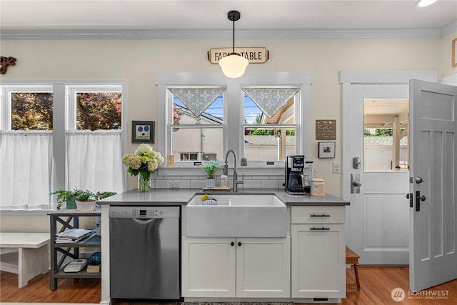 206 S Miller St, Wenatchee, WA 98801 - kitchen featuring dishwasher, a sink, ornamental molding, light wood finished floors, and decorative light fixtures