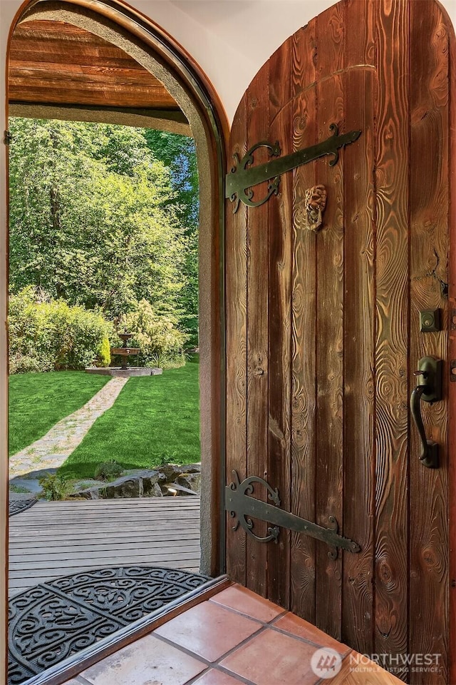 24917 Dockton Rd SW, Vashon, WA 98070 - doorway with arched walkways