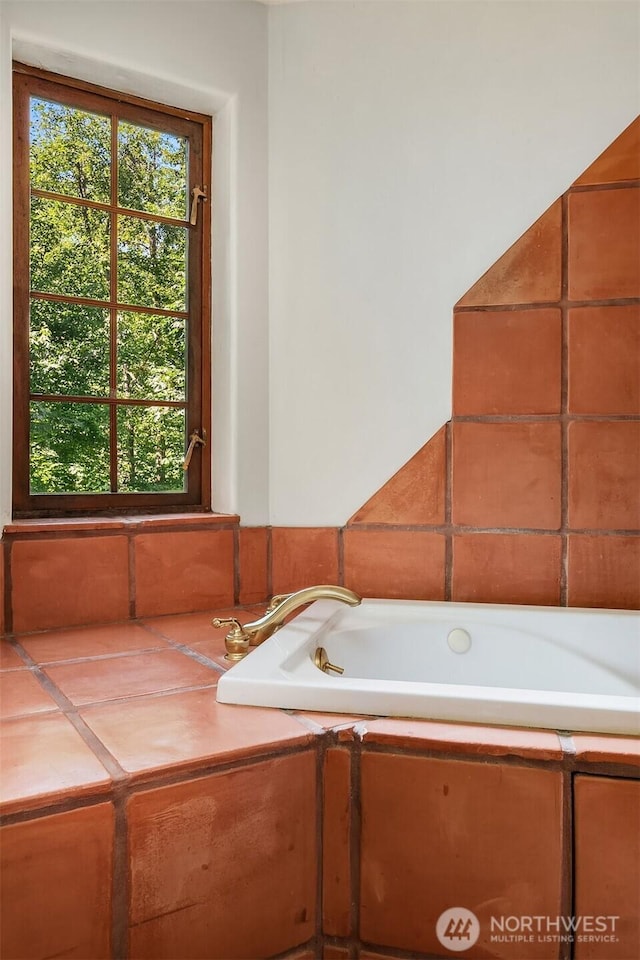 24917 Dockton Rd SW, Vashon, WA 98070 - full bathroom with a bath