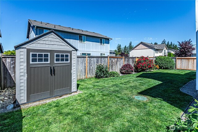 17716 25th Ave E, Tacoma, WA 98445 - fenced backyard featuring a storage shed