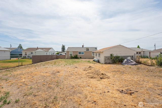 140 W Northshore Dr, Moses Lake, WA 98837 - fenced backyard with a residential view