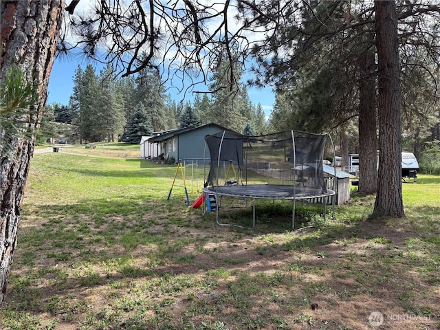 47 Pinecrest Rd, Tonasket, WA 98855 - view of green lawn featuring a trampoline