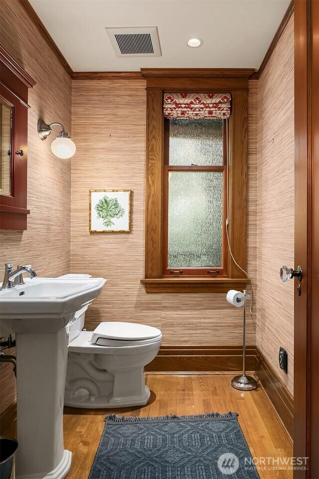 3804 S Mcclellan St, Seattle, WA 98144 - bathroom featuring wood finished floors and ornamental molding