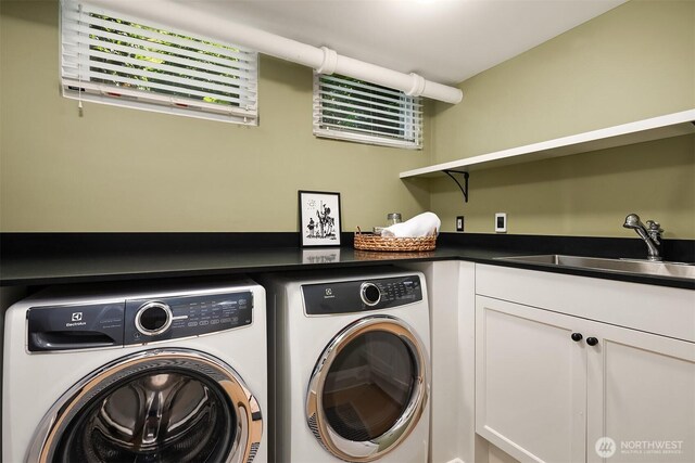 3804 S Mcclellan St, Seattle, WA 98144 - laundry room with independent washer and dryer and cabinet space