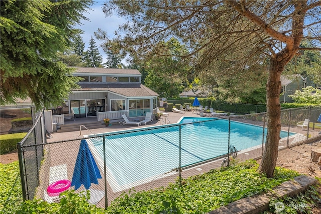 3207 SW 319th St Unit 48, Federal Way, WA 98023 - community pool with a patio