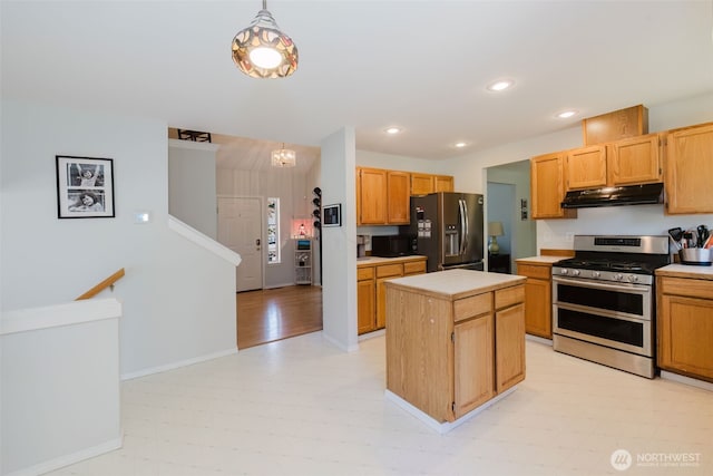 7315 E Collins Rd, Port Orchard, WA 98366 - kitchen featuring stainless steel appliances, under cabinet range hood, light countertops, a kitchen island, and a chandelier