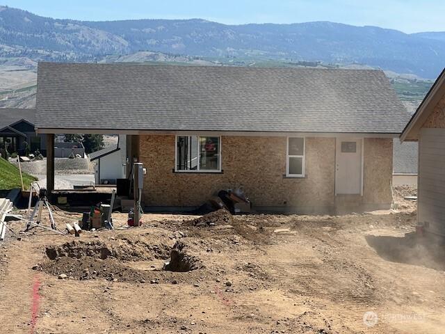 2214 6th St SE, East Wenatchee, WA 98802 - rear view of property with a mountain view and roof with shingles
