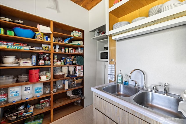 324 Mizzen Ave NW, Ocean Shores, WA 98569 - storage area with a sink