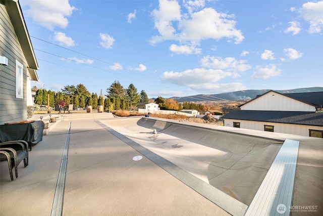 821 S Mary Ave, East Wenatchee, WA 98802 - view of pool featuring a mountain view