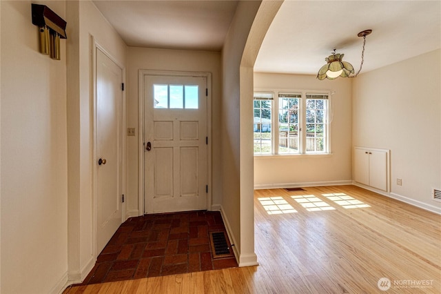 1415 E 2nd St, Port Angeles, WA 98362 - foyer with arched walkways and baseboards