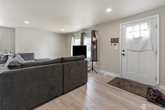 135 F St SE, Ephrata, WA 98823 - living area with light wood-style flooring and recessed lighting
