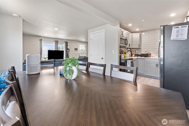 135 F St SE, Ephrata, WA 98823 - dining area featuring recessed lighting