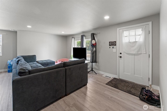135 F St SE, Ephrata, WA 98823 - living area featuring light wood-style floors and recessed lighting