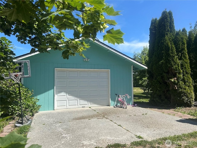 72 Misty Glen Ln, Sequim, WA 98382 - detached garage featuring concrete driveway