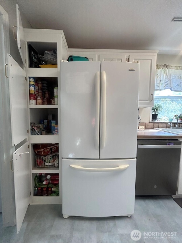 72 Misty Glen Ln, Sequim, WA 98382 - pantry featuring a sink