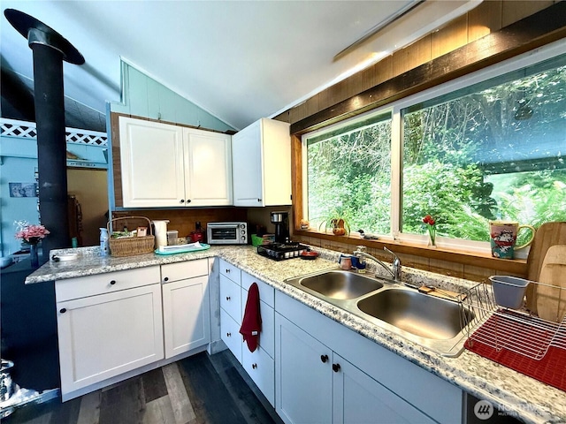 27805 L Pl, Ocean Park, WA 98640 - kitchen featuring vaulted ceiling, dark wood finished floors, light countertops, and white cabinetry
