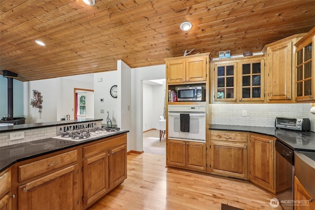 6611 Menzel Lake Rd, Granite Falls, WA 98252 - kitchen featuring stainless steel appliances, wooden ceiling, dark countertops, decorative backsplash, and lofted ceiling