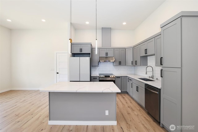 3124 Oas Dr W, University Place, WA 98466 - kitchen featuring stainless steel appliances, gray cabinetry, a center island, tasteful backsplash, and light wood-type flooring
