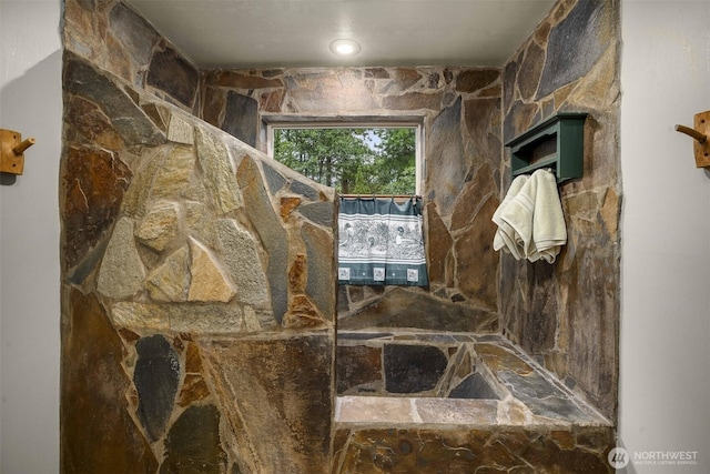 6286 Five Mile Rd, The Dalles, OR 98058 - view of bathroom