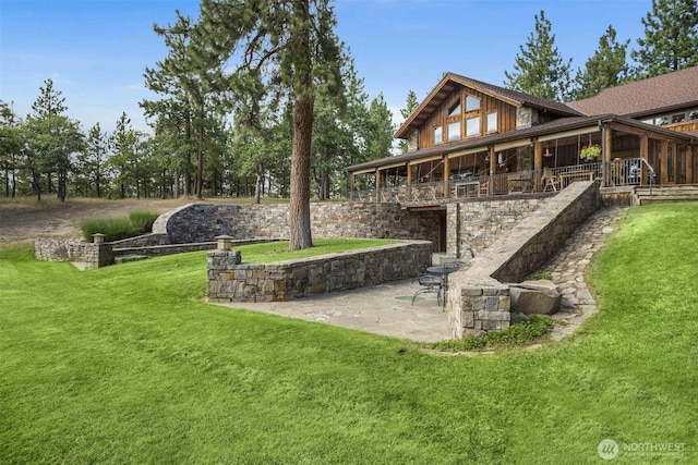 6286 Five Mile Rd, The Dalles, OR 98058 - view of green lawn with a patio