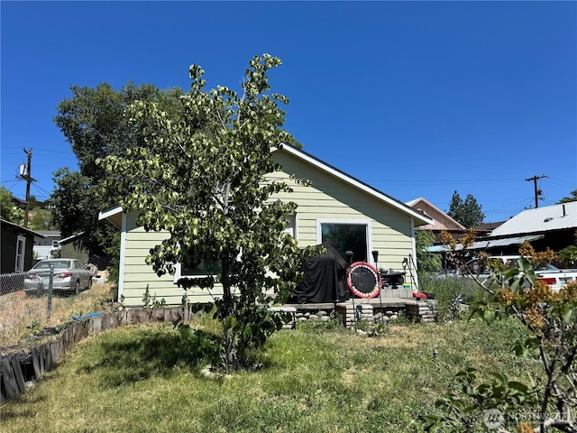 324 W Bartlett Ave, Omak, WA 98841 - rear view of property