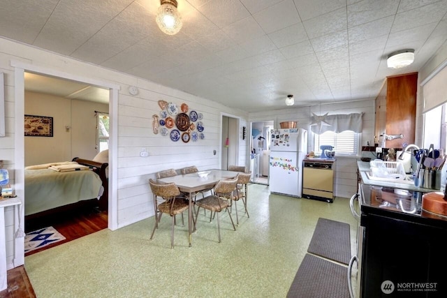 1215 199th Pl, Long Beach, WA 98631 - dining space with wood walls