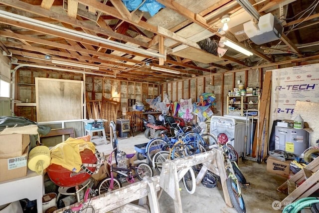 1215 199th Pl, Long Beach, WA 98631 - garage with washer / clothes dryer