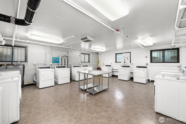 1105 Spring St Unit 407, Seattle, WA 98104 - kitchen featuring independent washer and dryer