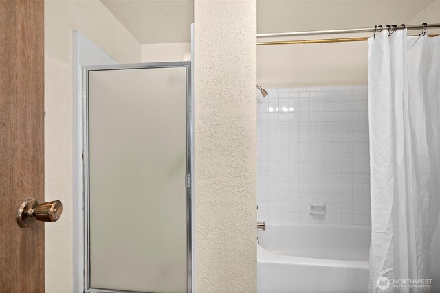 140 Summit Ave N Unit A6, Kent, WA 98030 - bathroom featuring shower / tub combo with curtain and a textured wall