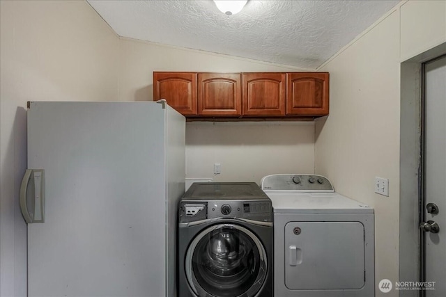 3001 S 288th Unit 89, Federal Way, WA 98003 - washroom featuring cabinet space, washing machine and clothes dryer, and a textured ceiling