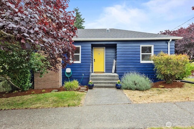 3604 SW Graham St, Seattle, WA 98126 - bungalow-style house featuring roof with shingles