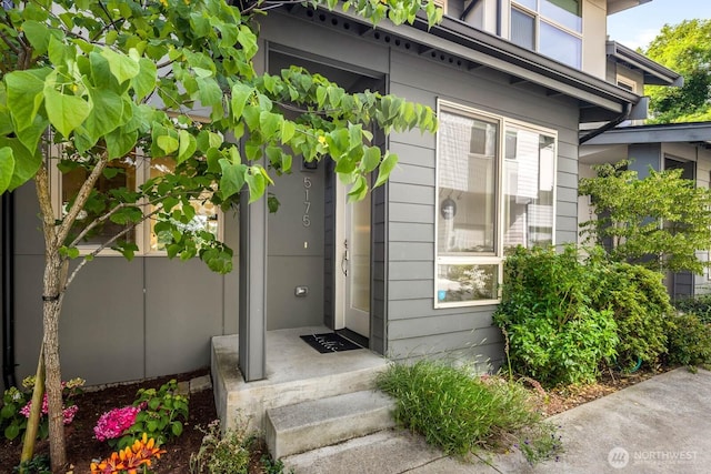 5175 42nd Ave S, Seattle, WA 98118 - entrance to property
