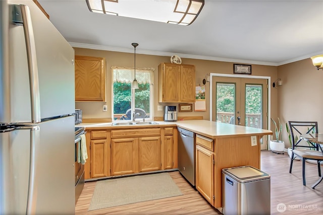 221 S Prairie Carbon River Rd E, South Prairie, WA 98385 - kitchen with appliances with stainless steel finishes, a peninsula, plenty of natural light, light wood-style flooring, and crown molding