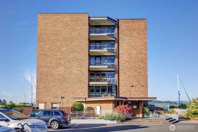 9500 Rainier Ave S Unit 303, Seattle, WA 98118 - view of apartment building / complex featuring uncovered parking